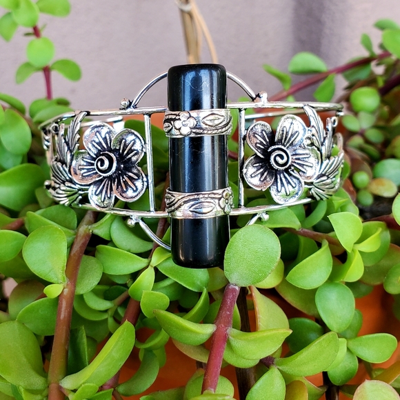 New Cylinder Shaped Black Onyx Silver Bracelet. - Picture 13 of 16